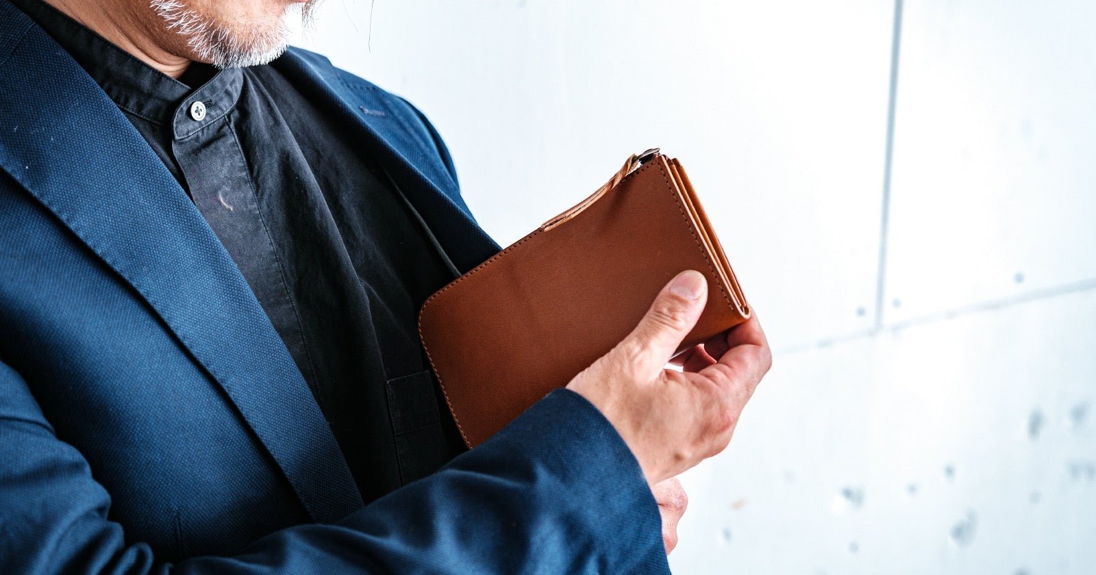 30代・40代 男性に長財布が選ばれる理由｜使いやすさ・印象・耐久性の3つの視点 - RUBATO&Co.